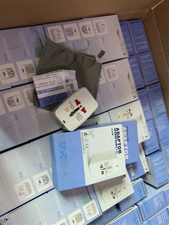 Adattatore di viaggio universale