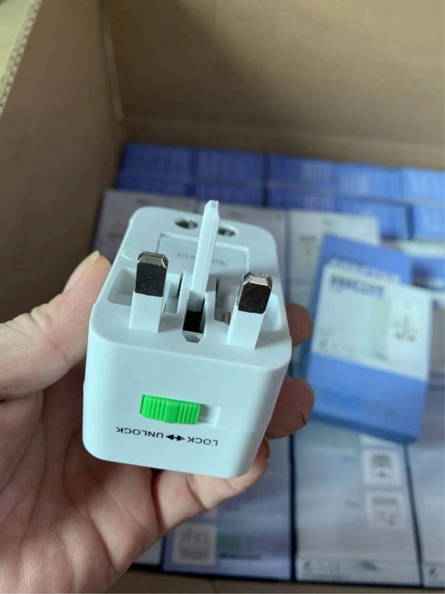 Adattatore di viaggio universale