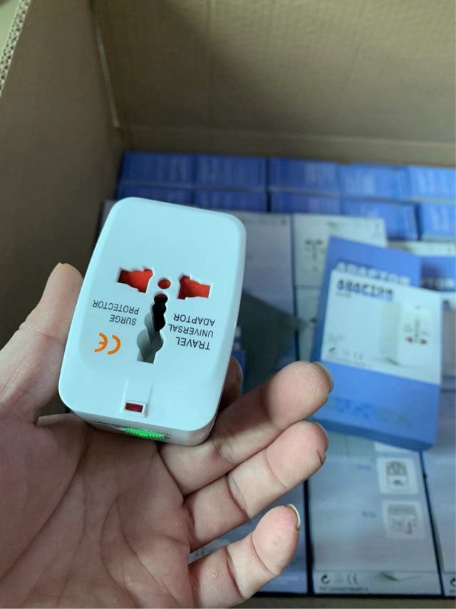 Adattatore di viaggio universale