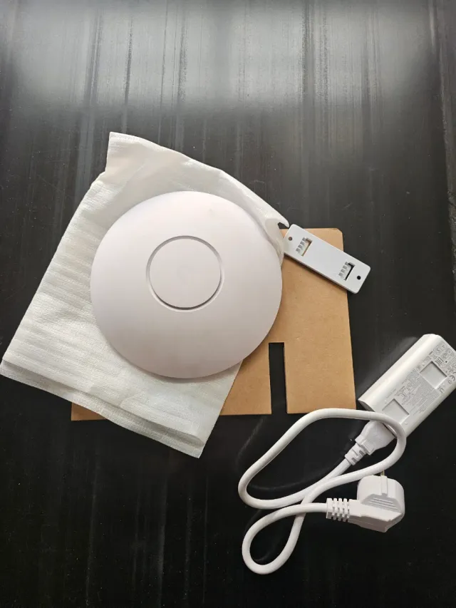 Punto de Acceso UniFi UAP-AC-LITE