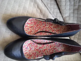 Zapatos planos negros con lazo