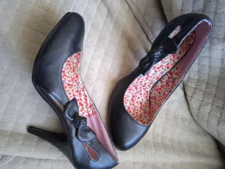 Zapatos planos negros con lazo