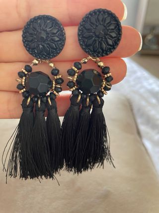 Pendientes largos flecos negros