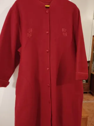 Bata roja señora , sin estrenar