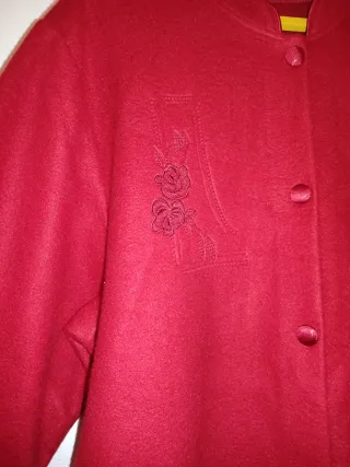 Bata roja señora , sin estrenar