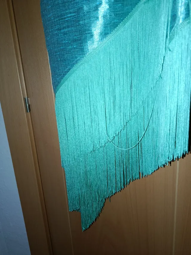 Vestido verde con flecos