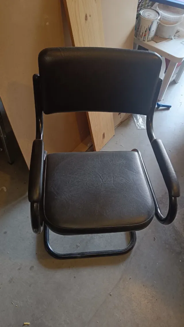 Silla de oficina negra