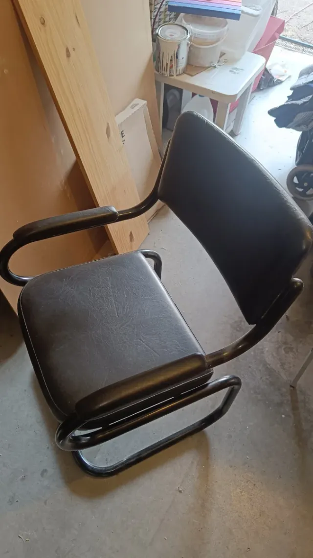 Silla de oficina negra