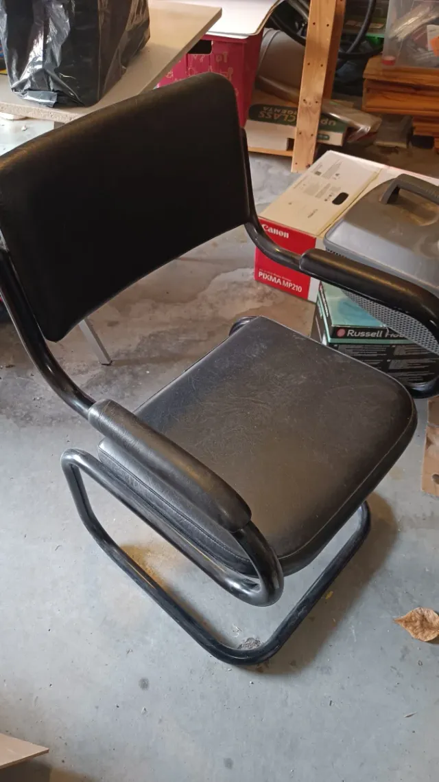 Silla de oficina negra