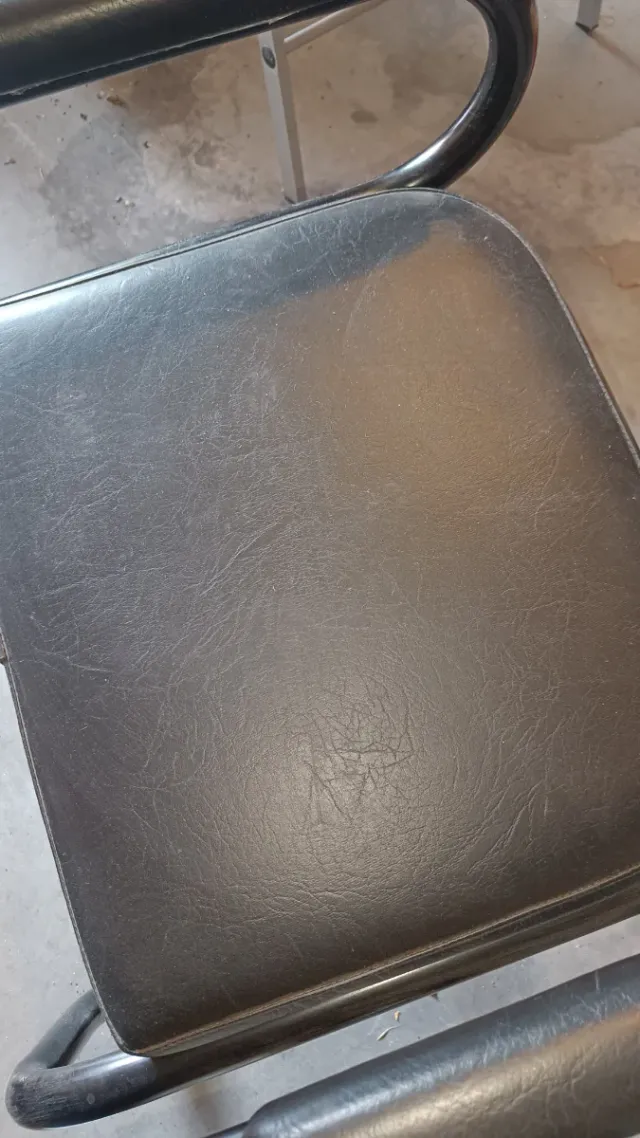 Silla de oficina negra