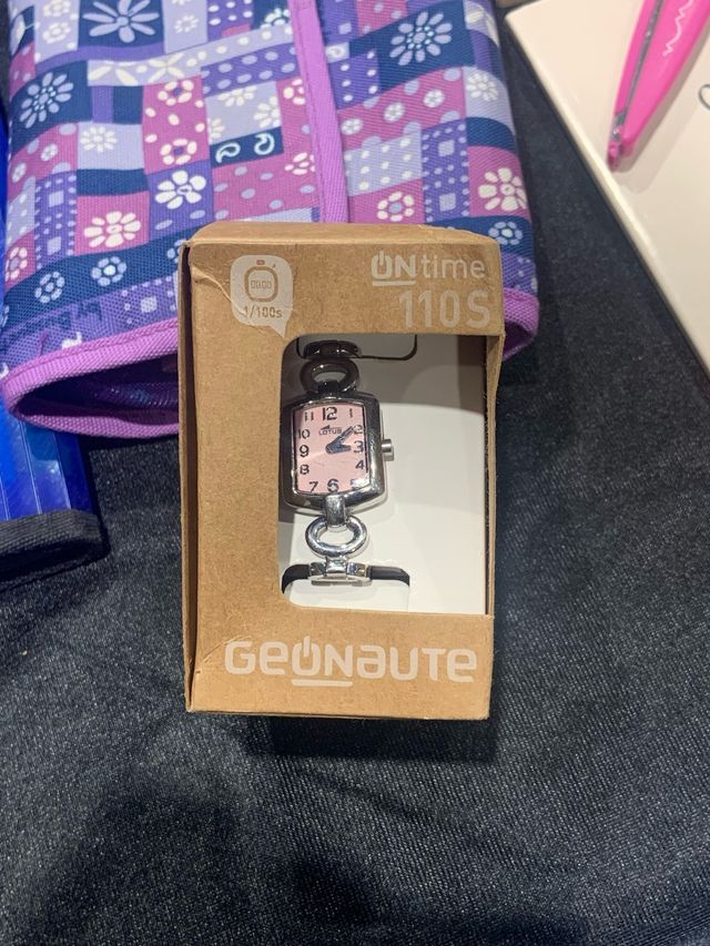 Reloj Lotus elegante rosa y plateado