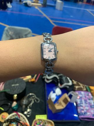 Reloj Lotus elegante rosa y plateado