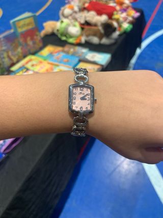 Reloj Lotus elegante rosa y plateado