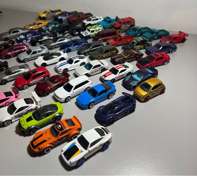 HOTWHEELS BÁSICOS 1/64