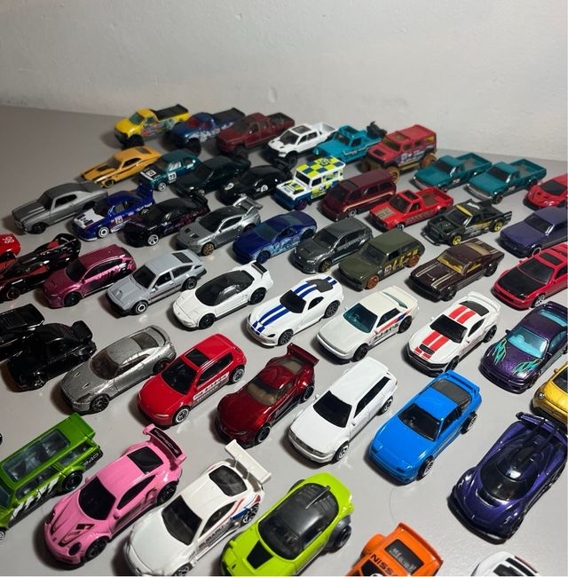 HOTWHEELS BÁSICOS 1/64