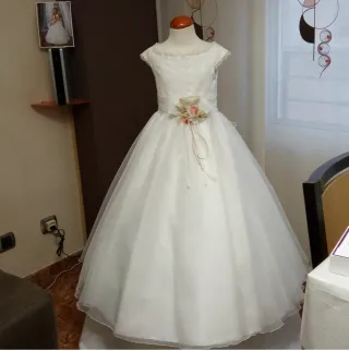 Traje de Comunión Blanco con detalle flores secas