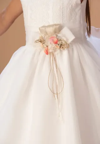 Traje de Comunión Blanco con detalle flores secas