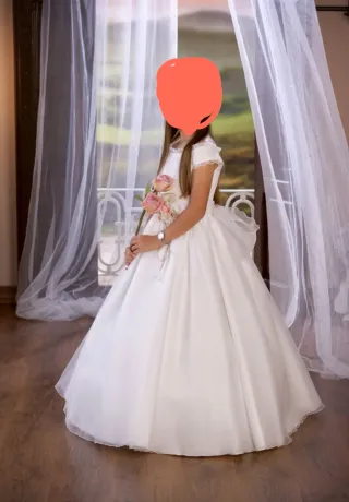 Traje de Comunión Blanco con detalle flores secas