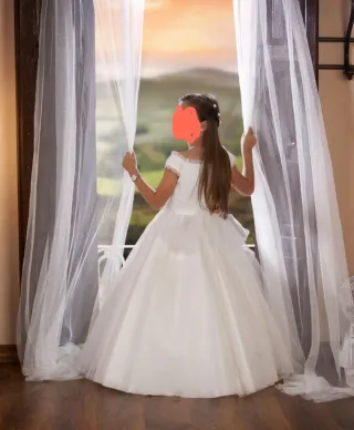 Traje de Comunión Blanco con detalle flores secas