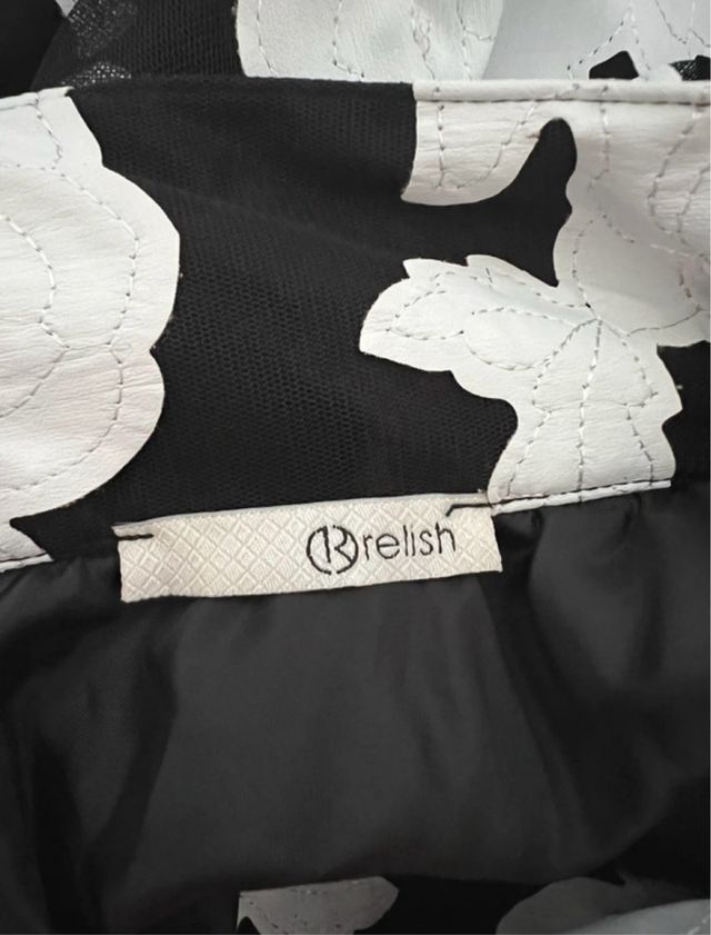 Gonna ricamata a mano nero/bianco