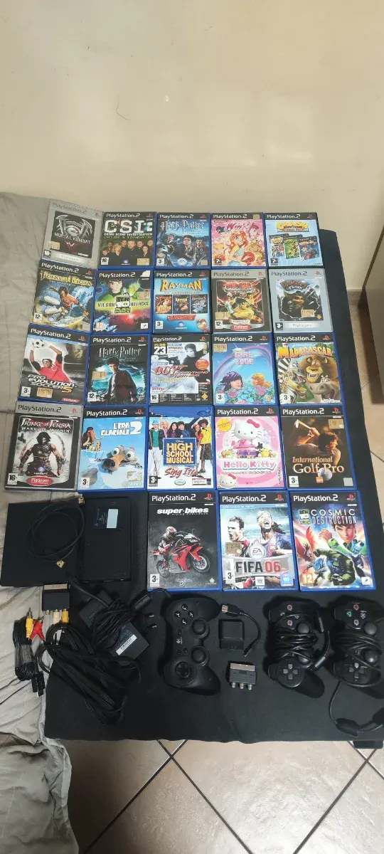 PlayStation 2 Nera con giochi e accessori