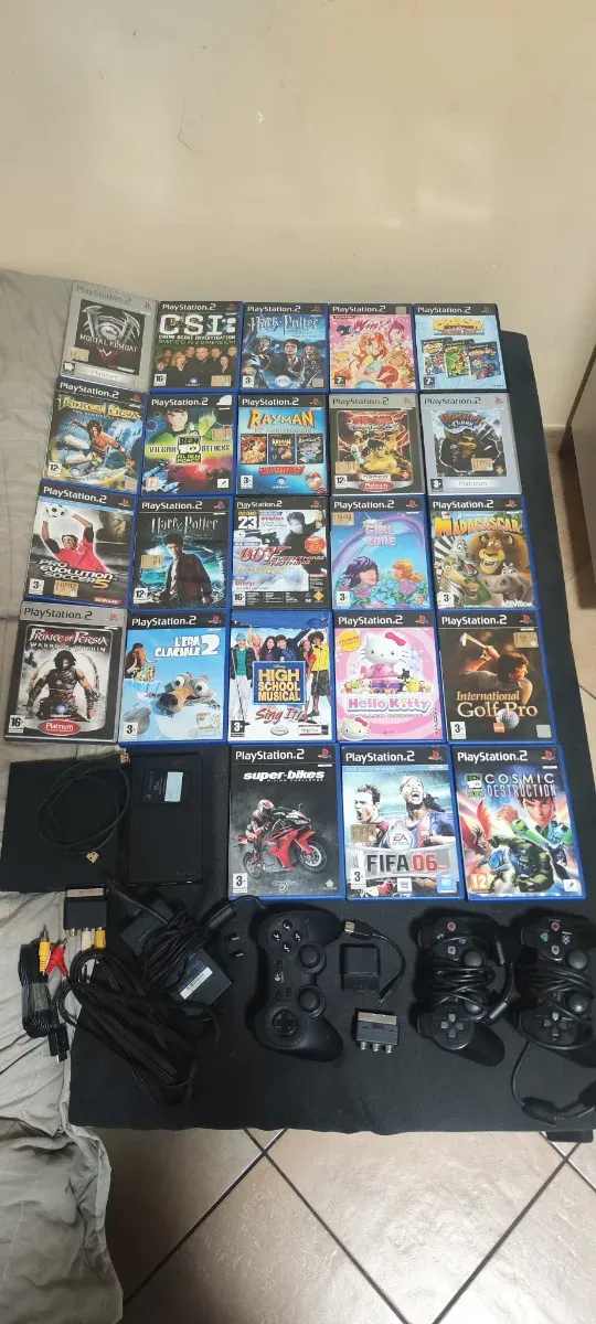PlayStation 2 Nera con giochi e accessori