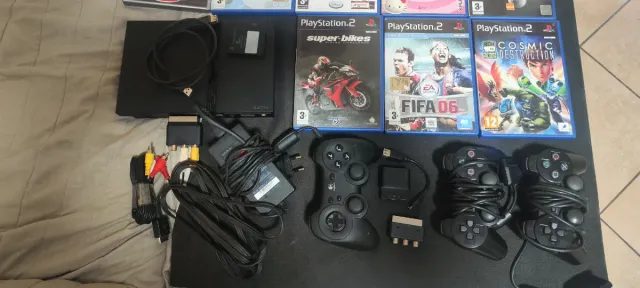 PlayStation 2 Nera con giochi e accessori