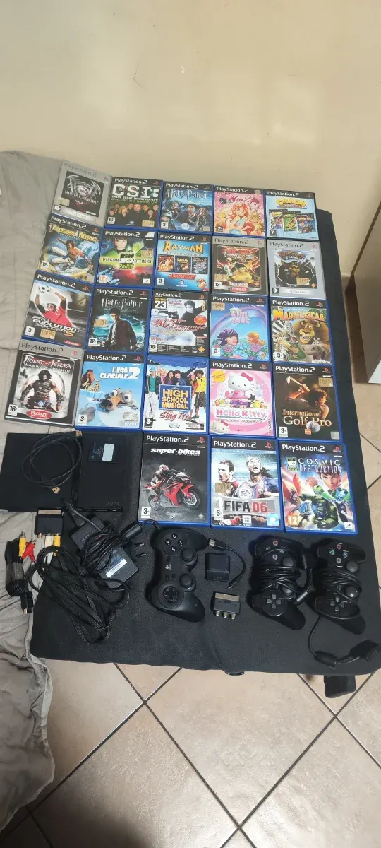 PlayStation 2 Nera con giochi e accessori