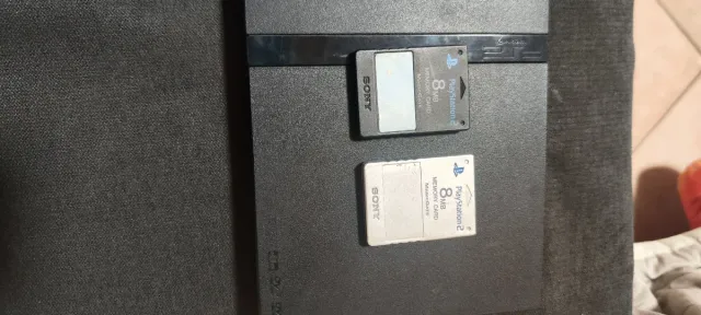 PlayStation 2 Nera con giochi e accessori