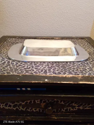 Centro de mesa plateado con sello