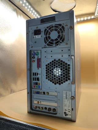 ORDENADOR HP ANTIGUO