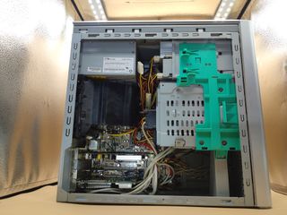 ORDENADOR HP ANTIGUO