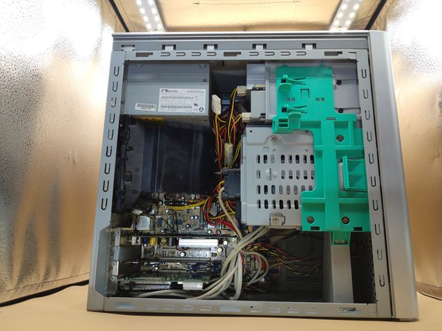 ORDENADOR HP ANTIGUO