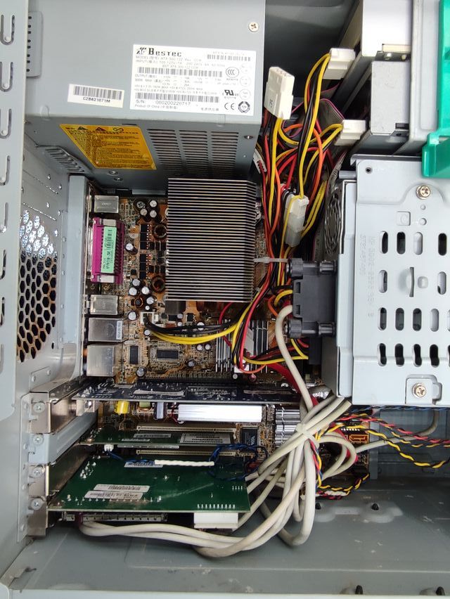 ORDENADOR HP ANTIGUO