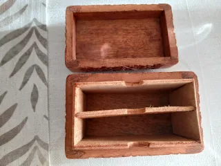 Caja de madera tallada floral