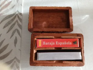 Caja de madera tallada floral