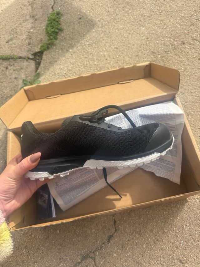 Tênis de trabalho tamanho 38,5