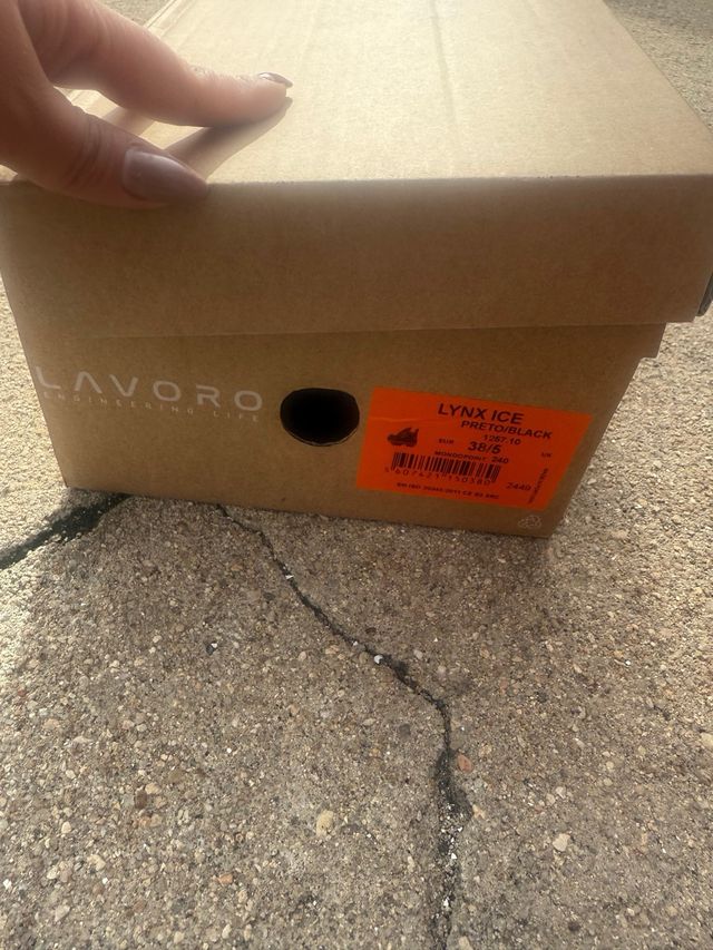 Tênis de trabalho tamanho 38,5