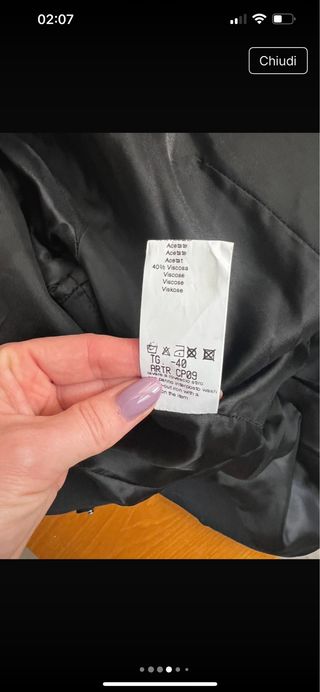 Cappotto nero con maniche a campana