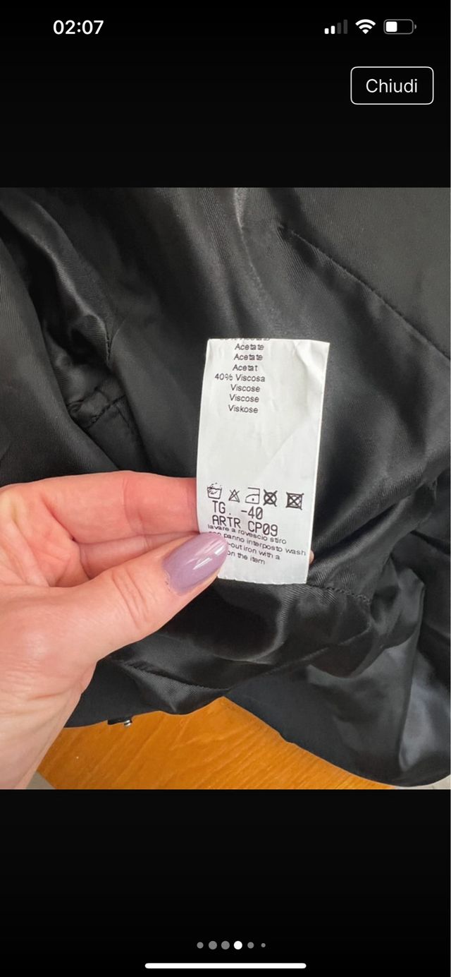 Cappotto nero con maniche a campana