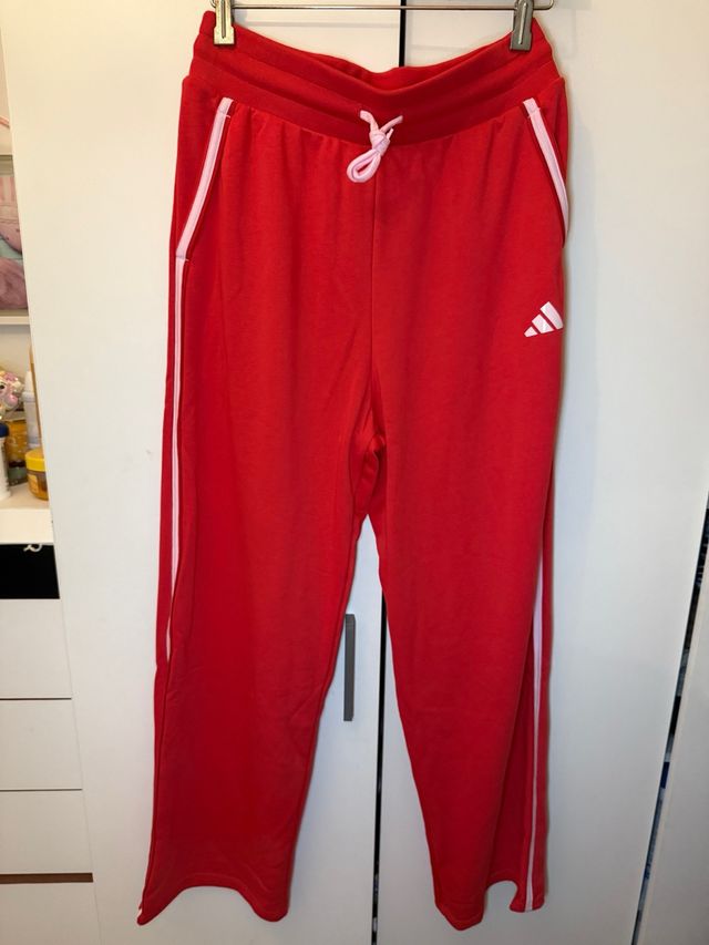 Pantalón Adidas Rojo con Raya Lateral