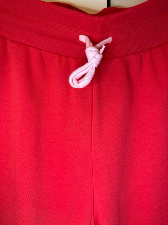 Pantalón Adidas Rojo con Raya Lateral