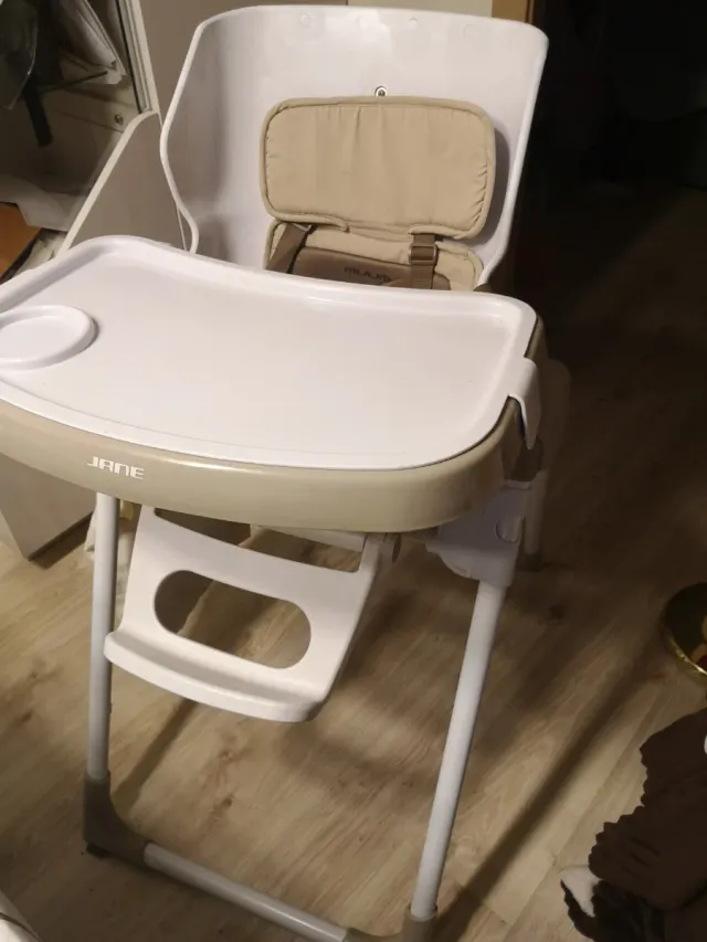 Trona Jane para bebé costó 190€