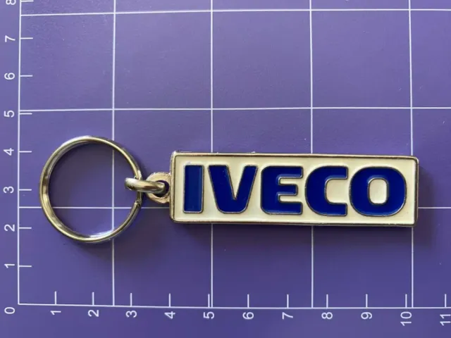 LLAVERO IVECO METALICO ESMALTADO NUEVO