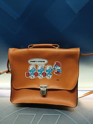 bonita CARTERA ESCOLAR, AÑOS 80 , LOS PITUFOS , PEYO - SAFTA - color marron