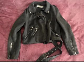 Cazadora efecto ante ZARA BASIC gris