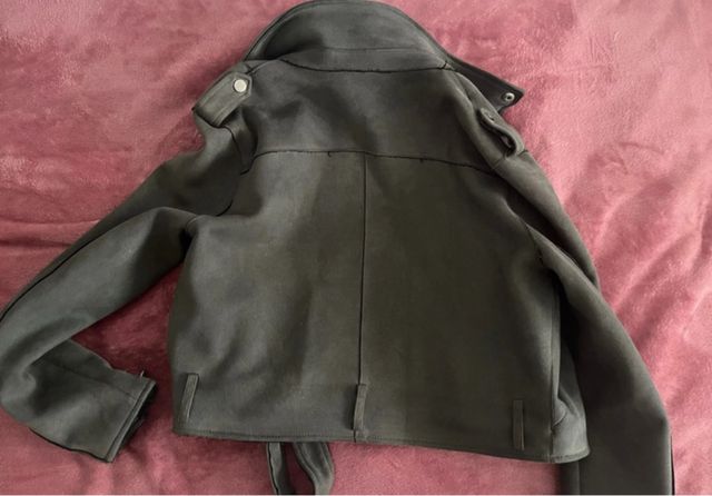 Cazadora efecto ante ZARA BASIC gris