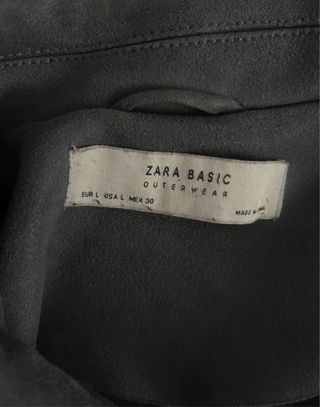 Cazadora efecto ante ZARA BASIC gris