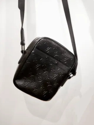 Louis Vuitton Monogram Empreinte Paris Negro