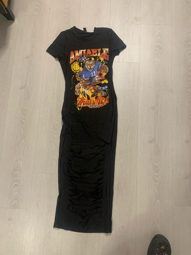 Vestido largo negro con rotos